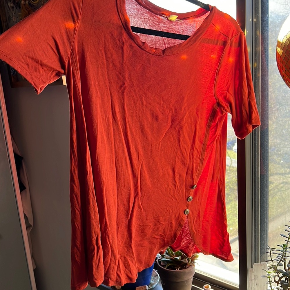 Rust orange longer shirt with slits down the side connecting with buttons